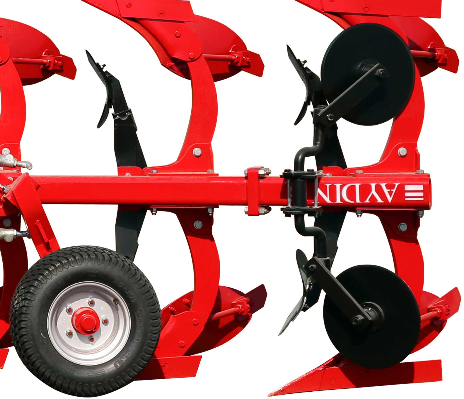 This Part is optionally attached to our Plows. In soil version, it creates a clean scratch wall and prevents soil from falling into the scratch. Thus, our tractor can drive more easily and burn less fuel. You can choose below to add to the plow